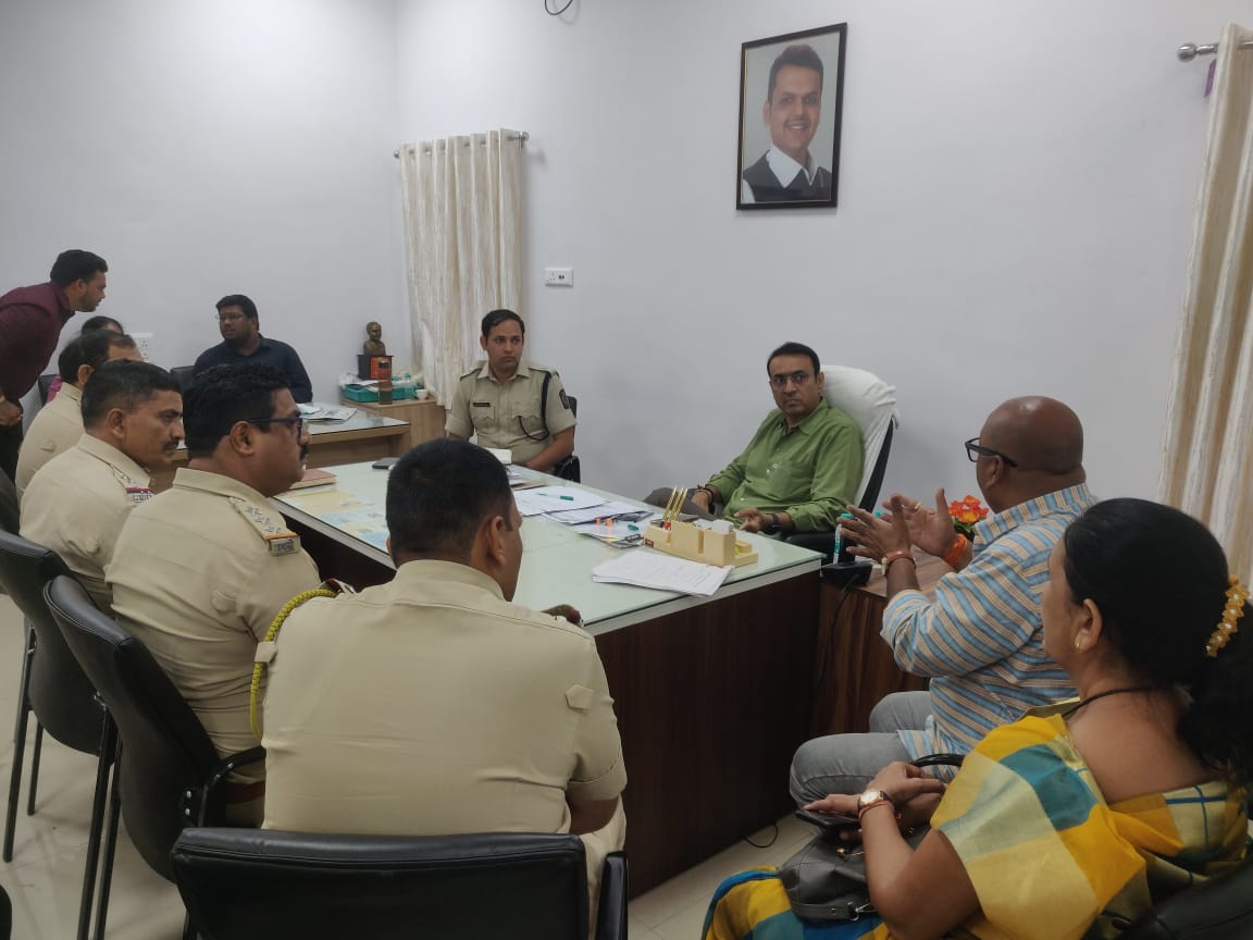 नागपुरात रस्त्यावर बस पार्क केल्यास परवाना रद्द कराVidarbha National, Latest News Updates on The Online Reporter  